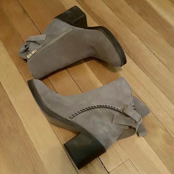 NEW! UGG Suede Ankle Boots - Picture 6 of 8